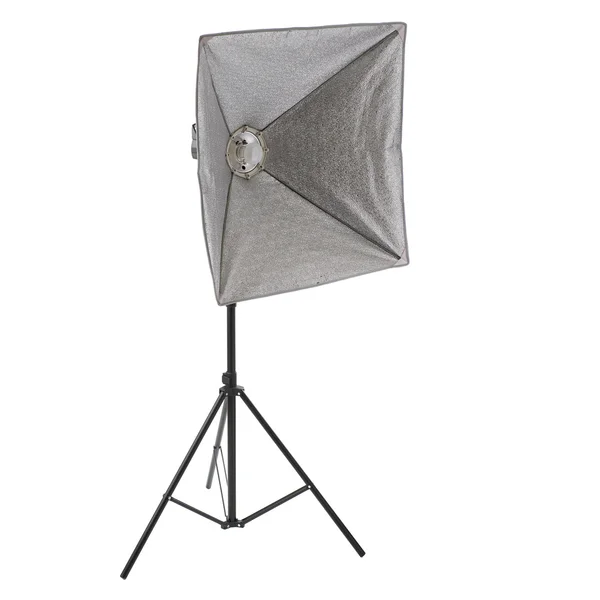 Studio flash sur un stand sur fond blanc isolé — Photo