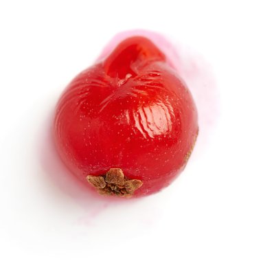 Tek kırmızı beyaz arka plan üzerinde izole Frenk üzümü