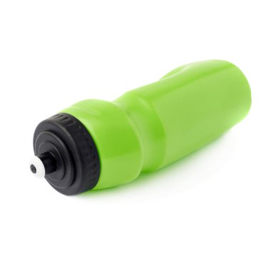 Su şişesi beyaz arka plan üzerinde izole