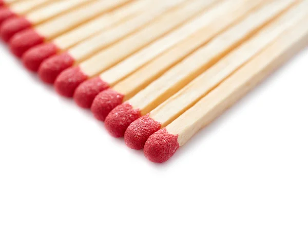 Montón de fósforos de madera aislados sobre el fondo blanco — Foto de Stock