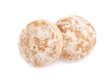 Beyaz arka plan üzerinde izole küçük kek gingerbread yığını