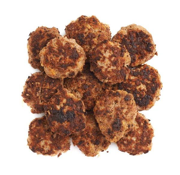 Beyaz arka plan üzerinde izole küçük el yapımı pirzola yığını