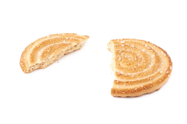 Biscuit brisé en morceaux isolé sur le fond blanc — Photo