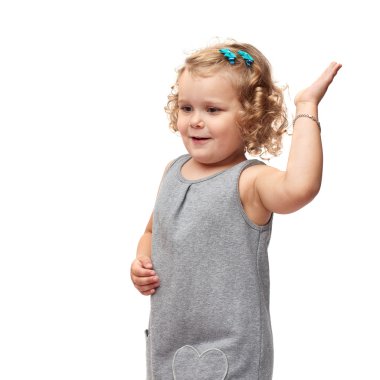 İzole beyaz arka plan üzerinde duran genç kız