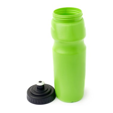 Su şişesi beyaz arka plan üzerinde izole