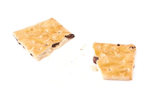 Delas i bitar cookie isolerade över den vita bakgrunden — Stockfoto
