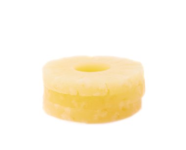 Beyaz arka plan üzerinde izole Konserve ananas