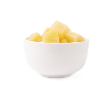 Konserve ananas izole beyaz arka plan üzerinde yığını