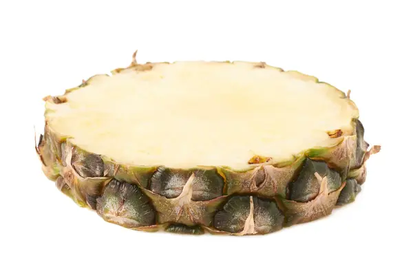 Beskåret ananas isolert over hvit bakgrunn – stockfoto