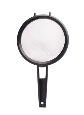 Beyaz izole arka plan üzerinde tek elek kevgir