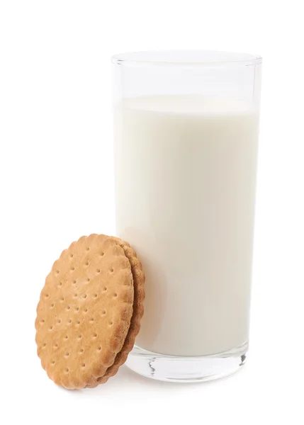 ミルクとクッキー ホワイト バック グラウンドを分離 — ストック写真