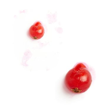 Tek kırmızı beyaz arka plan üzerinde izole Frenk üzümü kümesi
