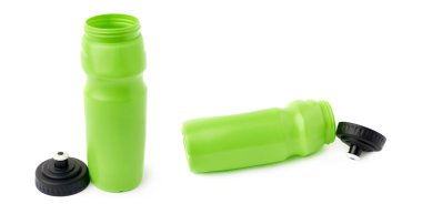 Su şişesi beyaz arka plan üzerinde izole kümesi