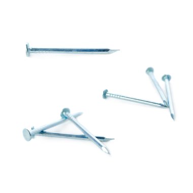 Beyaz arka plan üzerinde izole metal çivi