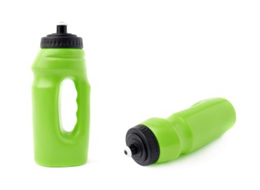 Su şişesi beyaz arka plan üzerinde izole kümesi