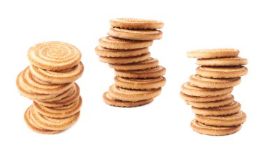 Beyaz arka plan üzerinde izole çerezleri bükülmüş yığını