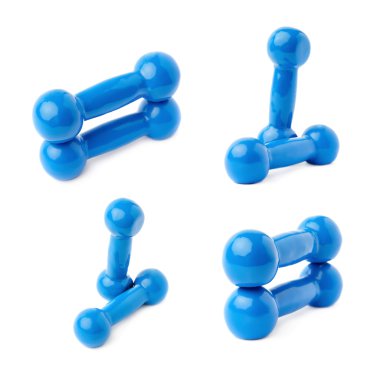 Beyaz arka plan üzerinde izole çift kaplı plastik dumbells kümesi