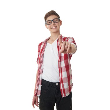 Sevimli genç çocuk beyaz izole arka plan üzerinde