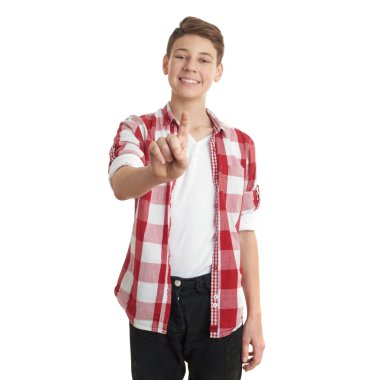 Sevimli genç çocuk beyaz izole arka plan üzerinde