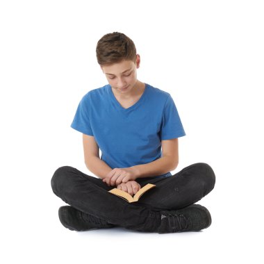 Sevimli genç çocuk beyaz izole arka plan üzerinde