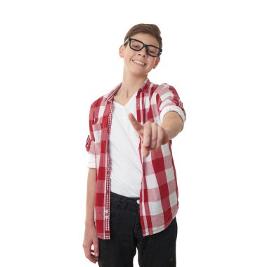 Sevimli genç çocuk beyaz izole arka plan üzerinde