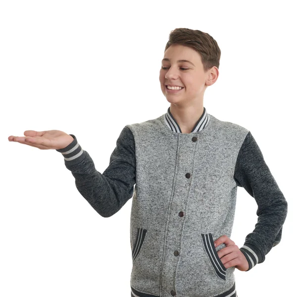 Schattige tiener jongen in grijze trui over witte geïsoleerde achtergrond — Stockfoto