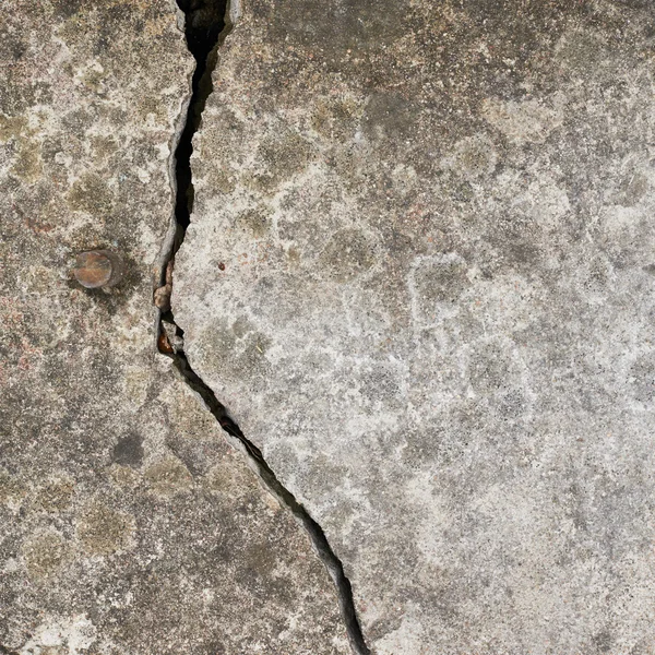 Rachadura em uma parede de concreto — Fotografia de Stock