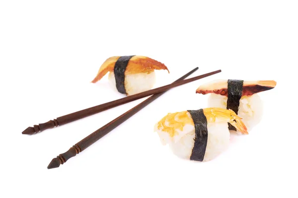 Sushi e bastoncini cinesi — Foto Stock