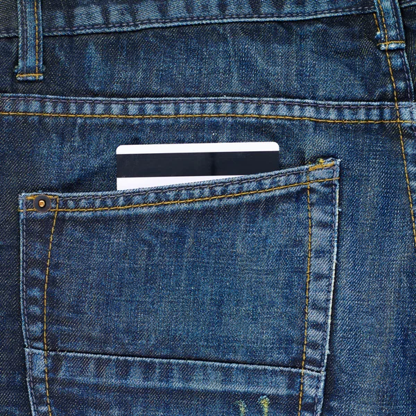 Plastikowe karty w dżinsach — Zdjęcie stockowe