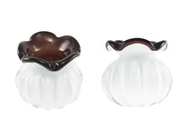 İzole küçük beyaz cam vazo