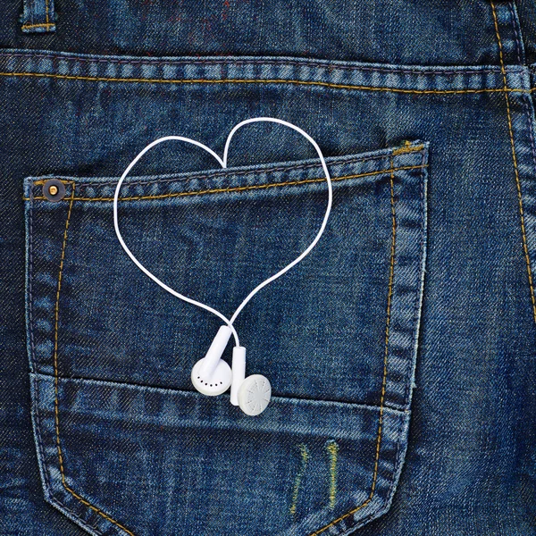 Cuffie in una tasca posteriore di un jeans — Foto Stock