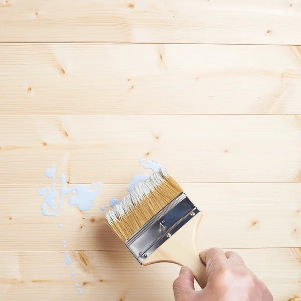 Processo de pintura de tábuas de madeira — Fotografia de Stock