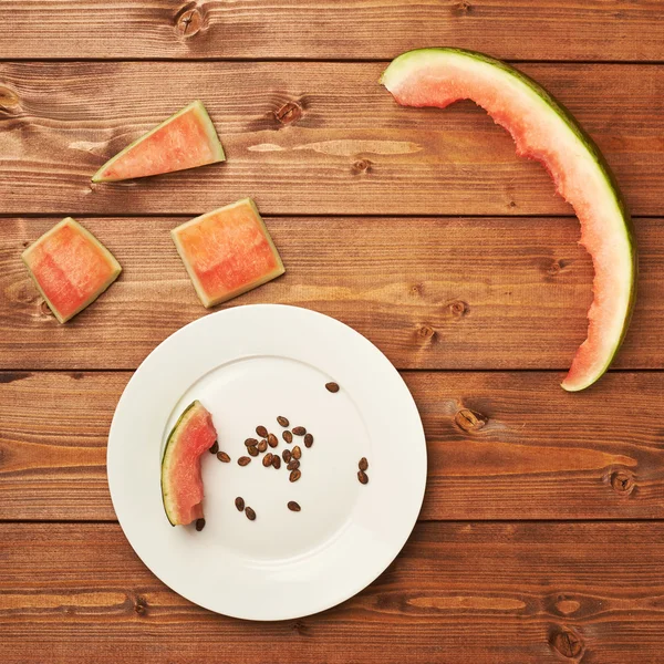 Fatias de composição de melancia comido — Fotografia de Stock