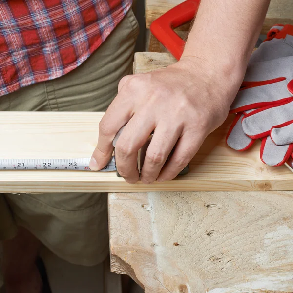 Taking the measurements of board — Stock Photo, Image