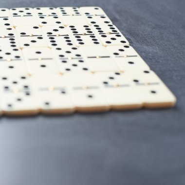 Birden fazla domino kemiği