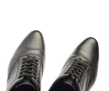 İzole klasik siyah deri ayakkabı