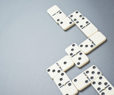 Domino kemikleri kompozisyon