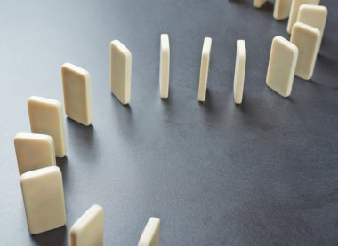 Domino etkisi kompozisyon