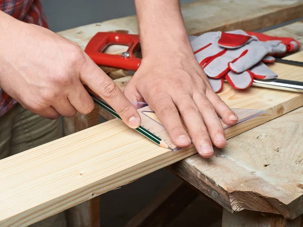 Marking the cutting line of the board — Stock Photo, Image