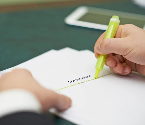 Kennzeichnung von Wörtern in einer Investitionsdefinition — Stockfoto