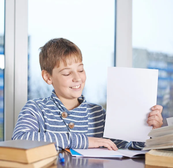 Boy  looking at the empty sheet of paper — Stock Photo, Image