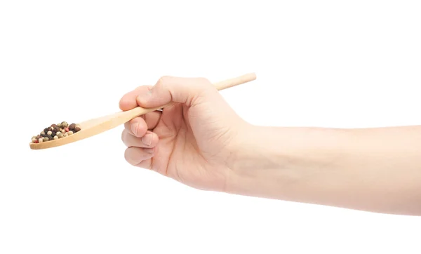 Mano sosteniendo una cuchara llena de especias de pimienta — Foto de Stock