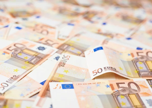 Multuplicare cinquanta banconote in euro — Foto Stock