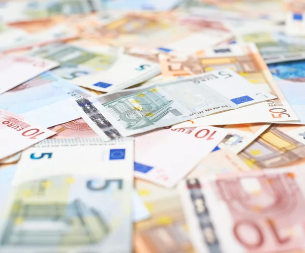 Поверхность, покрытая банкнотами евро — стоковое фото