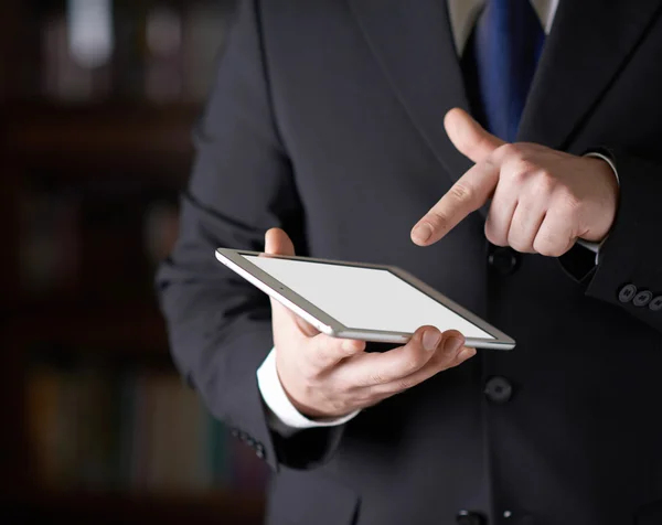 Podnikatel drží pad tablet — Stock fotografie