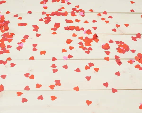 Superfície coberta com confete em forma de coração — Fotografia de Stock
