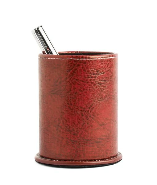 Cilindro de couro vermelho caneta titular — Fotografia de Stock