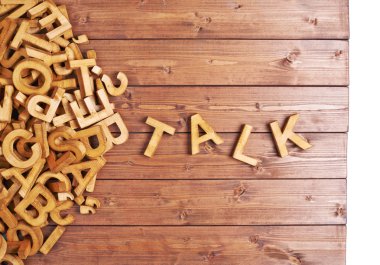 Word ahşap harflerle yapılan konuşma