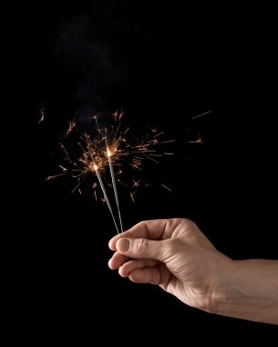 Yanan bir maytap holding