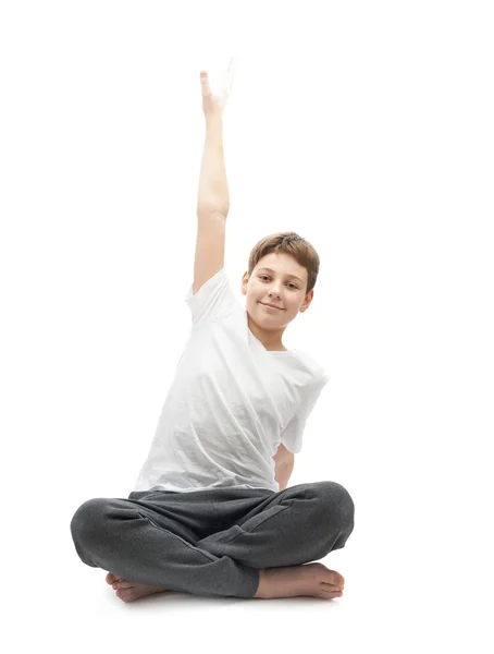 Mladý chlapec, strečink nebo jógu — Stock fotografie